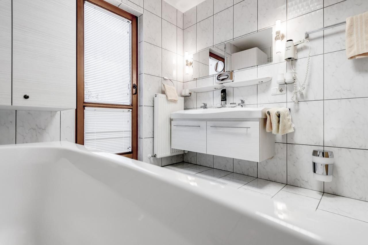 Ferienwohnungen Haus Daheim Langenfeld Luaran gambar