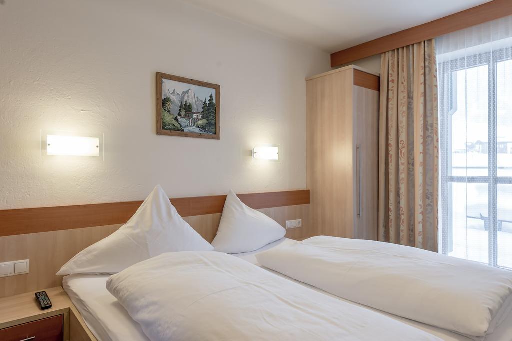 Ferienwohnungen Haus Daheim Langenfeld Luaran gambar