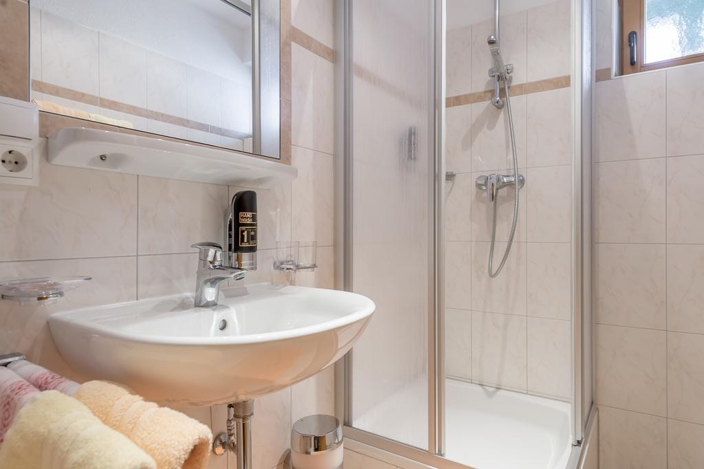 Ferienwohnungen Haus Daheim Langenfeld Luaran gambar